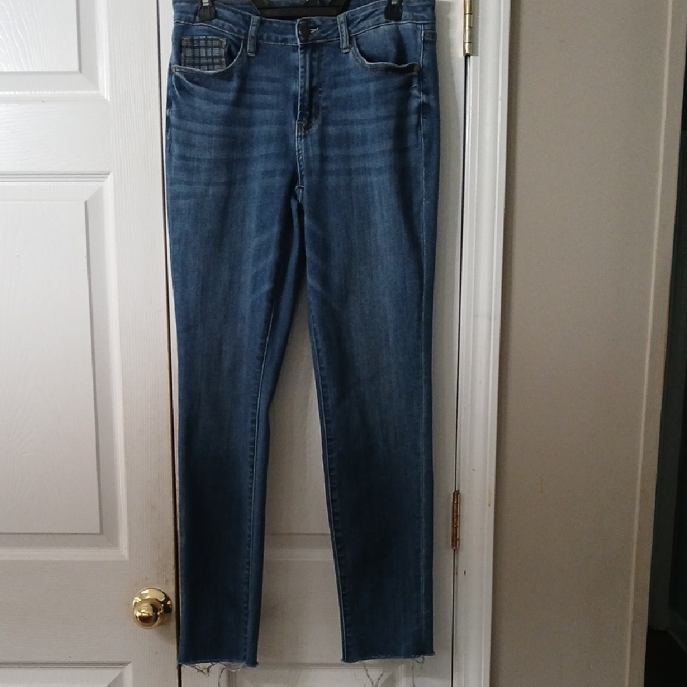 Judy Blue Style# JB88358 Slim Fit distressed Ankle Jeans Sz 5 (27) EUC worn once